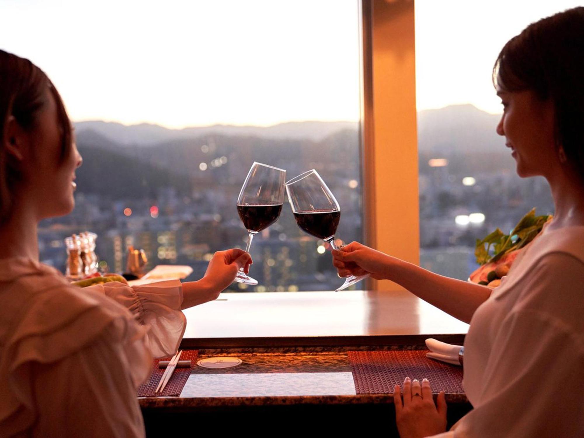 Sapporo Prince Hotel Exterior photo A toast with wine