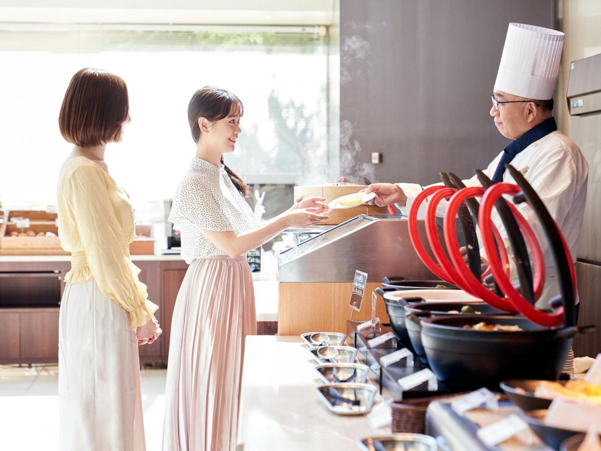 Sapporo Prince Hotel Exterior photo A chef serving food to guests